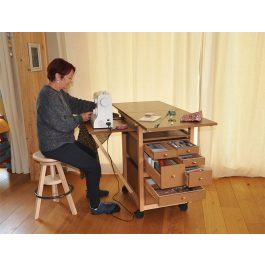 Petit meuble atelier couture table découpe tabouret