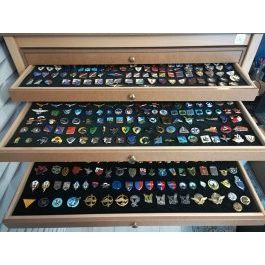 Commode trois modules 5 tiroirs Collections insignes militaires Magne