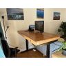 Scrivania sit-stand in legno con computer e monitor