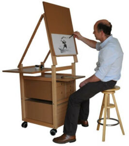 Artiste peignant assis sur le chevalet à tiroirs