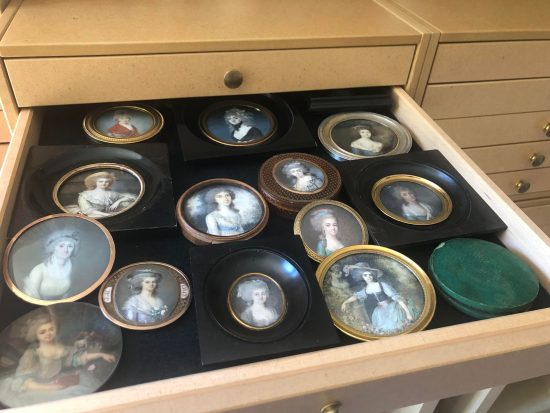 Auboi tiroir pour conservation des portraits miniatures suisse chernex